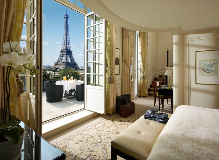 Eiffel_Duplex_Terrace_Suite_Shangri-la_2 Luxury hotel suites in Paris with Eiffel Tower view