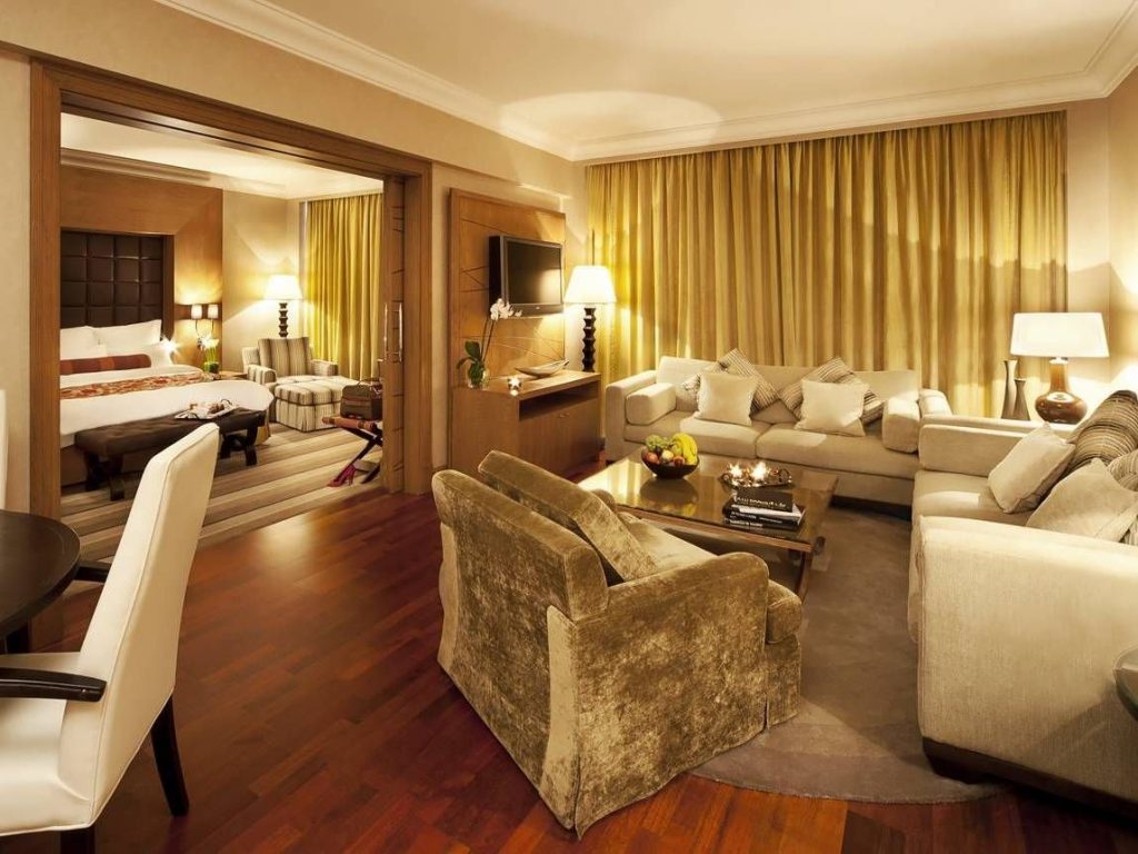 Goldish and warm deluxe hotel suite in Bahrein